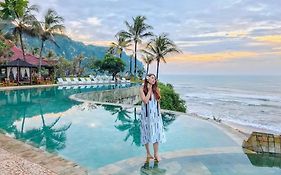 Queen Of The South Beach Resort